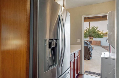 Campus Farm House | House & GH/Large Group or Family/Sleeps 10