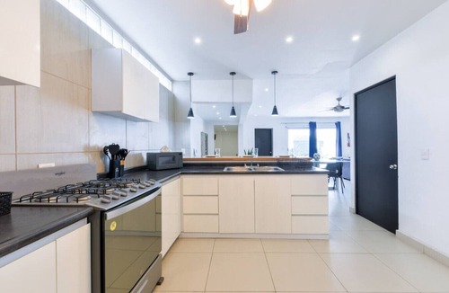 Monterrey Centro House | ¡House in Santa Lucía! 12 guests + Wifi 3BR|3.5br