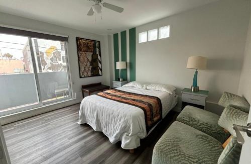 Avenida Revolucion Hotel | House of Varz Minisuite