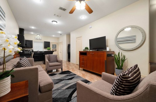 Pharr Apartment | Hummingbird apartment 7.0