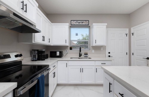 Pharr House | Hummingbird Haven 10 with 2 Bed 2.5Bath and Patio