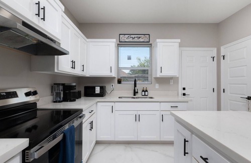 Pharr House | Hummingbird Haven 11 with 2Bed 2.5Bath and Patio