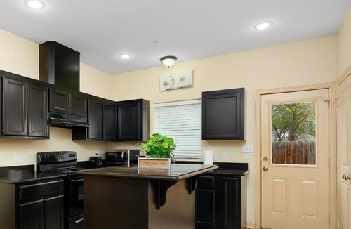 Pharr Apartment | Hummingbird Haven 7 w King bed free parking Patio