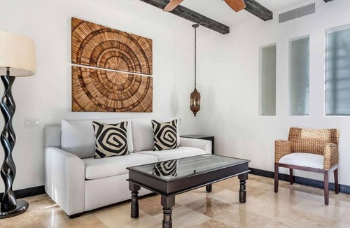 Zona Hotelera Resort | Ideal Getaway-Cabo Azul Junior Suite Partial Courtyard or Partial Pool View