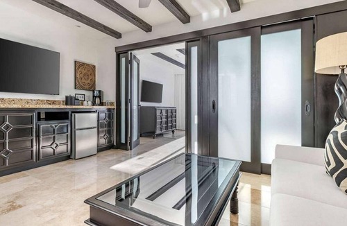 Zona Hotelera Resort | Ideal Getaway-Cabo Azul Junior Suite Partial Courtyard or Partial Pool View