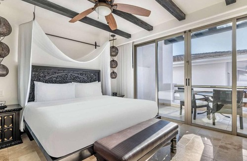 Zona Hotelera Resort | Ideal Getaway-Cabo Azul Junior Suite Partial Courtyard or Partial Pool View