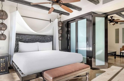 Zona Hotelera Resort | Ideal Getaway-Cabo Azul Junior Suite Partial Courtyard or Partial Pool View