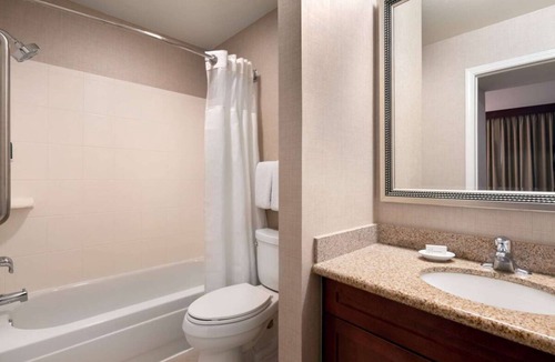 Tempe Hotel | Ideal Mix of Comfort and Value! 3 Comfortable Units, Pool, Free Breakfast