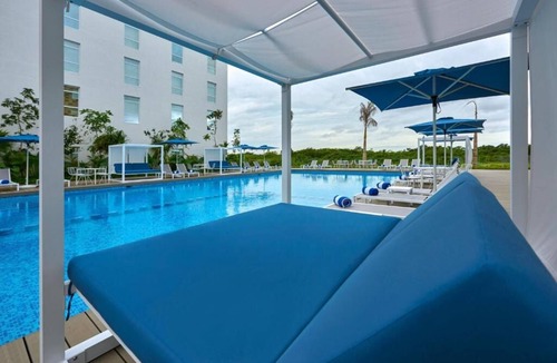 Cancun Apartment | Ideal Stopover Suite w/Kitchenette & Breakfast l Near Central Cancún Sights