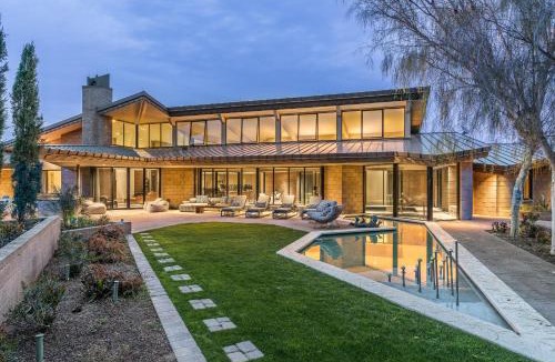 Paradise Valley House | Indoor pool 2.5 acres gym with sauna At Hideaway Estate