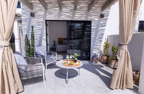 Vinorama Villa | Intimate Ocean Retreat · Walk to Beach · Pool & Spa