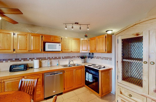 Zona Hotelera Apartment | Inviting apartment across from the beach with pool, grill, balcony & golf nearby