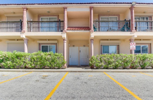 South Padre Island Condo | Island Condo with Private Balcony and Shared Pool, Hot Tub - Across from the Beach