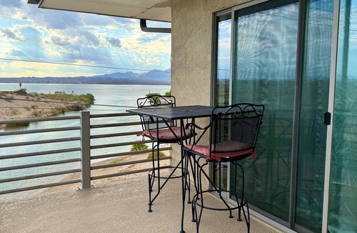 Lake Havasu City Condo | It's A King's View On the Bridgewater Channel