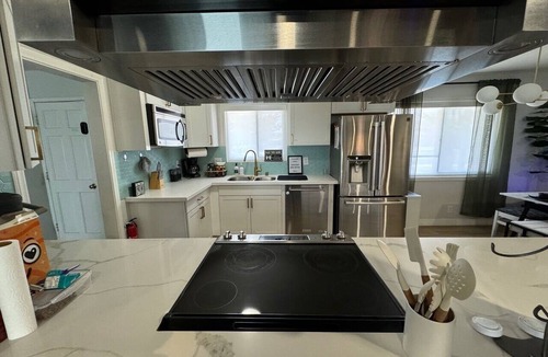 Winchester House | Jacuzzi Huge Yard Sleeps 8-10 Modern spacious layout 5 minutes to strip