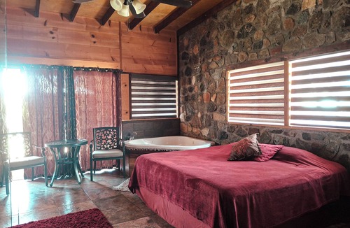 El Triunfo Hotel | Jimmy & Yudy's place