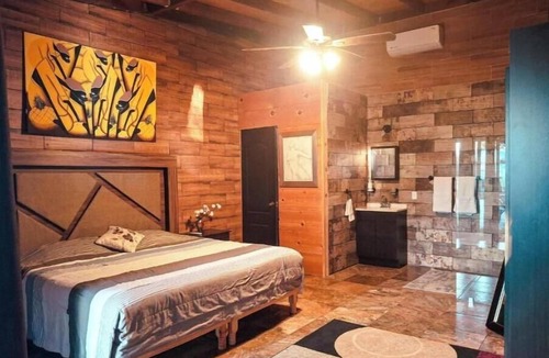 El Triunfo House | Jimmy & Yudy's place