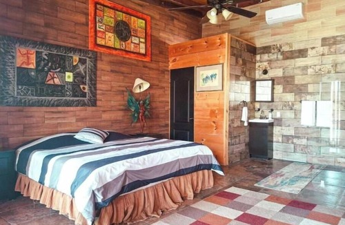 El Triunfo House | Jimmy & Yudy's place