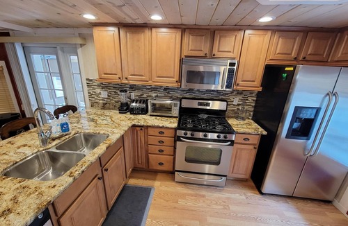 Parker Strip House | Joe's Parker River Pad- 3/2 Marina Village Annex