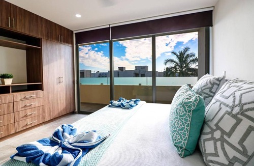 Tohoku Apartment | Joint 4BR Penthouse Rooftop pool Wifi/AC Sleep 14!