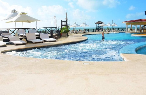 Downtown Cancun House | Junior Suite by All Ritmo Cancun Resort & Waterpar