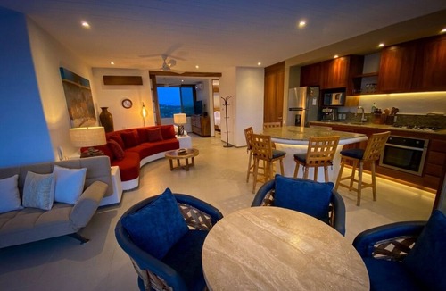 Zihuatanejo House | KauKan B7 Luxury Condo with Breathtaking View
