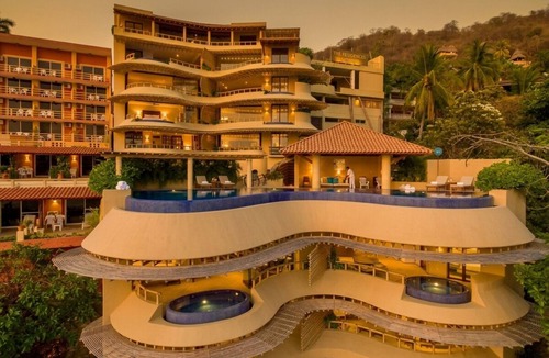 Zihuatanejo House | KauKan B7 Luxury Condo with Breathtaking View