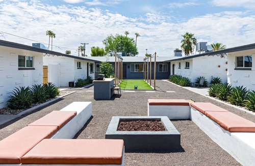 Entertainment District House | KICKIN IT IN OLD TOWN - 3 TOWNHOMES, 1 BOOKING