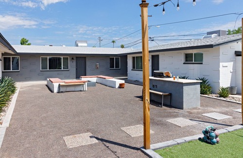 Entertainment District House | KICKIN IT IN OLD TOWN - 3 TOWNHOMES, 1 BOOKING