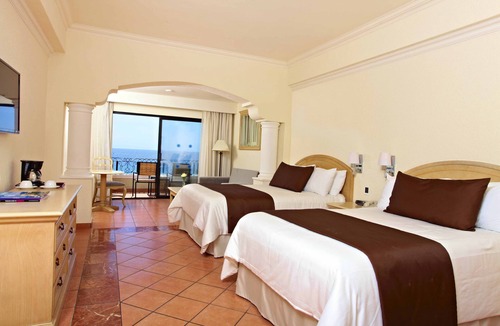 Centro Resort | KIDS eat FREE All inclusive VIP Sandos Finisterra