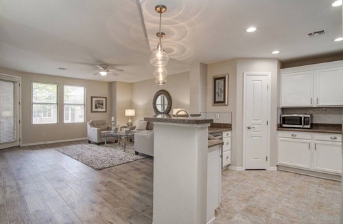 Kierland Condo | Kierland Commons Fine Dining, Shopping, Hiking, Heated Pool, Spa & Fitness Room, Garage + FREE GOLF!