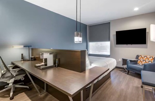 Riverside Hotel | King Balcony Haven Near Light Rail | Spacious Modern Room | Outdoor Pool
