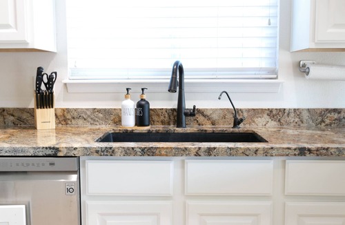 Meadows House | King Bed - Downtown Gilbert - Hot Tub, Pool, Entertainment, Arcades + Projector!