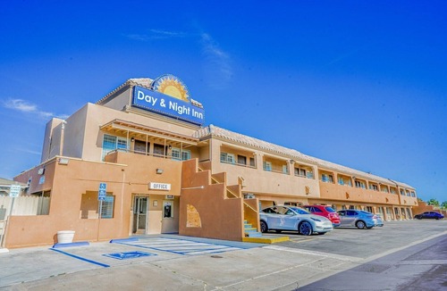 Hesperia Apartment | King Bed|Non-Smoking