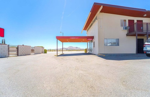 Mojave Apartment | King Bed|Non-Smoking