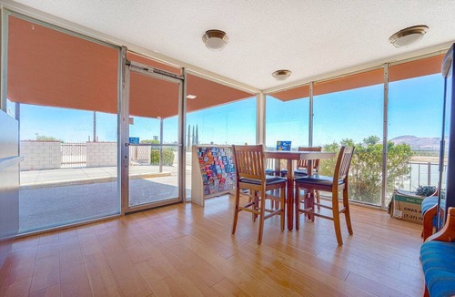 Mojave Apartment | King Bed|Non-Smoking
