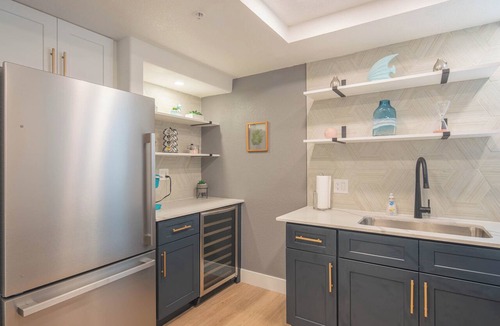Kierland Condo | King Bed | Remodeled and Walkable| Adjacent Kierland Golf
