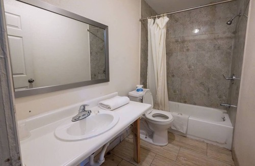Mesa Hotel | King Bed Room Near Phoenix Airport - Ideal for Travelers