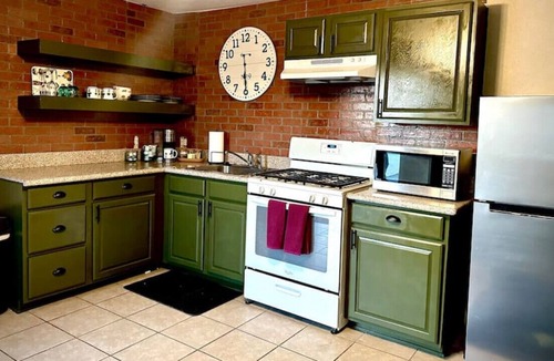 Redlands House | King Bed | Travel | Work | Dog Friendly