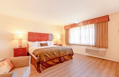 Yuma Townsite Hotel | King & Queen Suite Retreat w/Free Parking & Pool | Near Yuma Downtown Dining