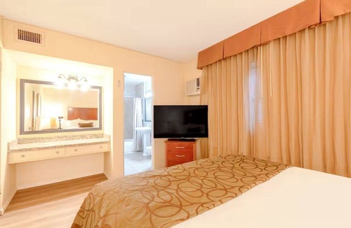 Yuma Townsite Hotel | King & Queen Suite Retreat w/Free Parking & Pool | Near Yuma Downtown Dining