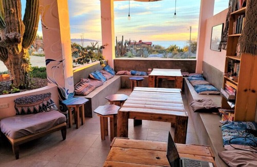 La Ventana Apartment | King Room #2 with Garden View