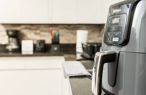 McAllen Apartment | King Size Bed Fast Wi-fi First Floor/Long Term