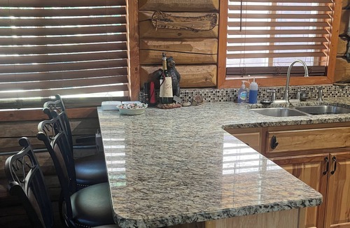 Noxon Cabin | Knute’s Kozy Kabin - rustic charm/log cabin & modern comfort—dog/family friendly