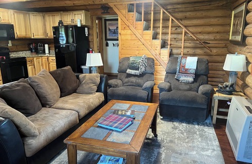 Noxon Cabin | Knute’s Kozy Kabin - rustic charm/log cabin & modern comfort—dog/family friendly