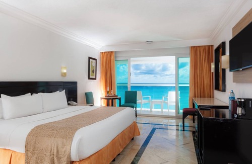 Punta Cancun Resort | Krystal Cancun