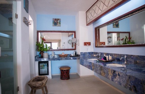 Zihuatanejo Hotel | La Casa Que Canta