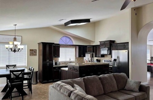 La Buena Vida House | La Casa Verde, Pool, Cardinal Stadium, casino, Desert Diamond Arena and more.