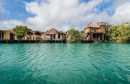 Huay-Pix Hotel | La Embajada Universal The Eighth Color of Bacalar
