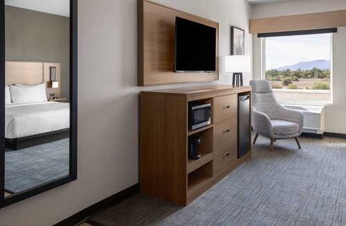 Maryvale Hotel | La Quinta Inn & Suites by Wyndham Phoenix West/Glendale